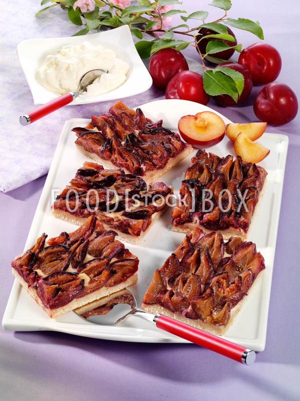 Pflaumenkuchen mit Hefeteig