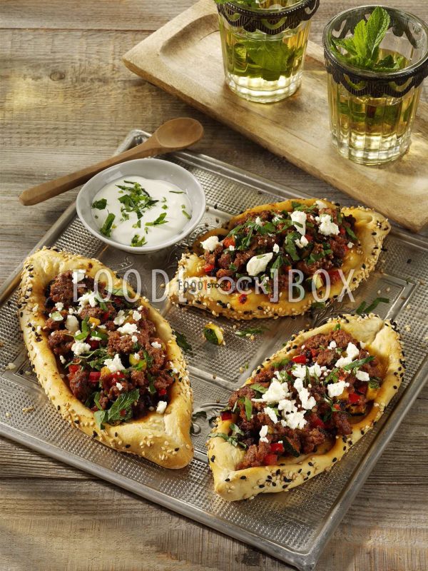 Pide mit Hackfleisch
