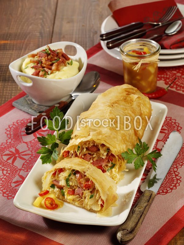 Pikanter Krautstrudel