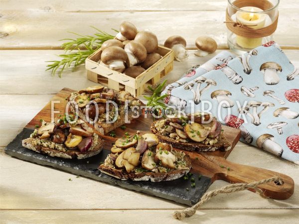 Pilz-Hummus auf Bauernbrot 2