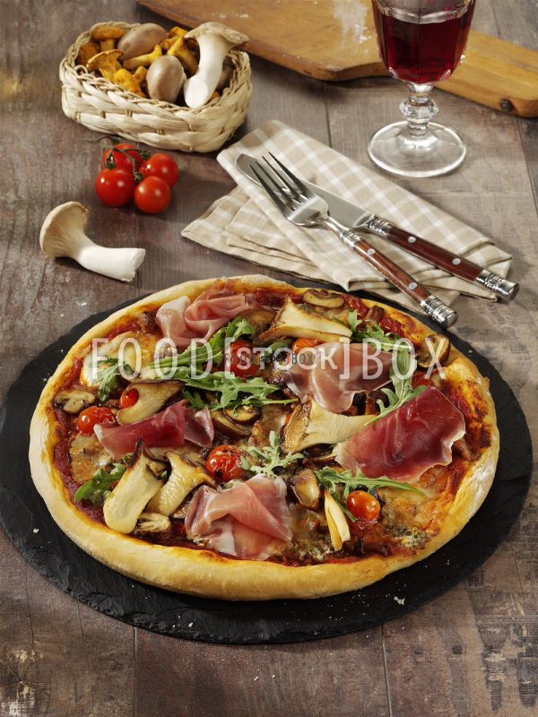 Pilz-Pizza mit Mozzarella