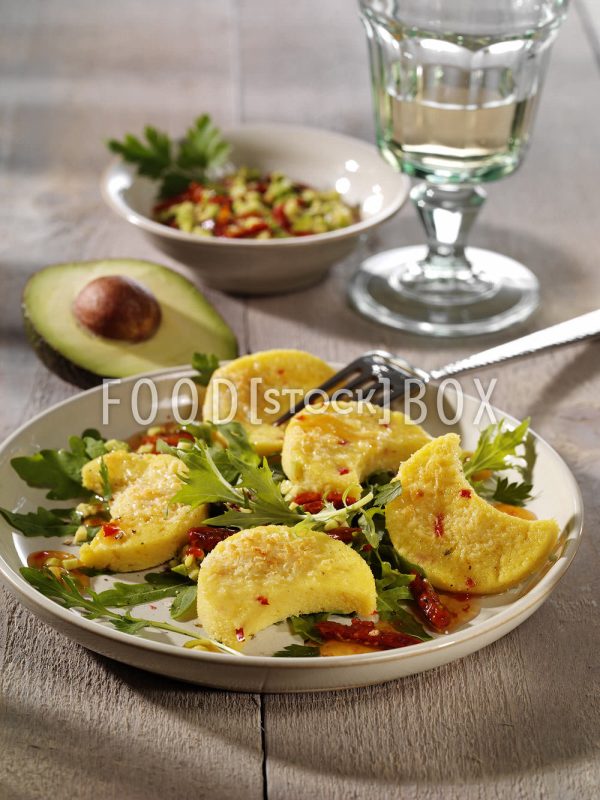 Polenta-Taler mit Guacamole