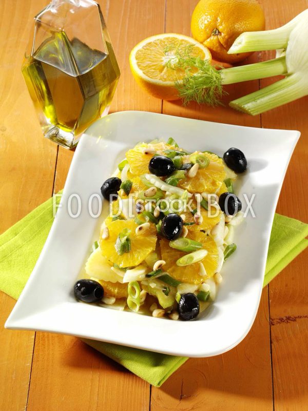 Fenchel-Orangen-Salat mit schwarzen Oliven