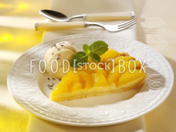 Orangentarte mit Lavendeleis