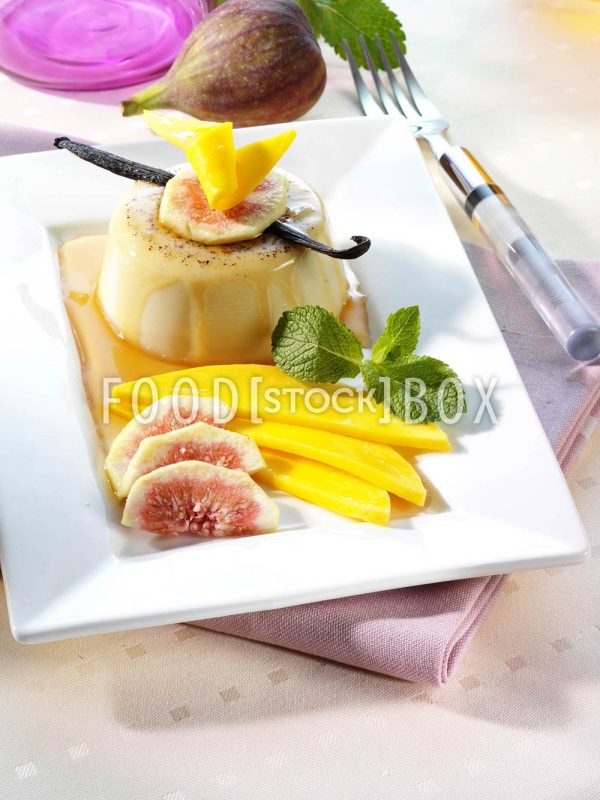 Panna Cotta mit frischen Früchten
