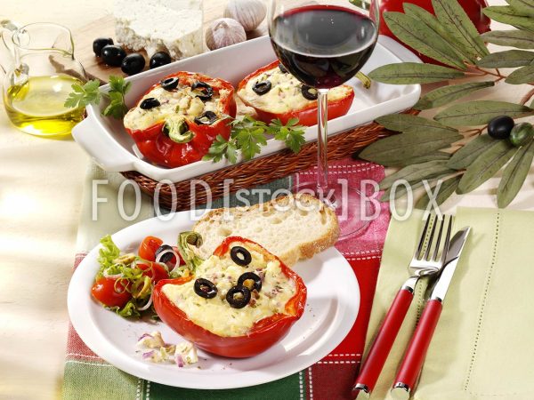 Paprika mit Schafskäse-Oliven-Füllung 2
