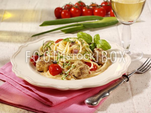 Pasta mit Senf-Hackklößchen