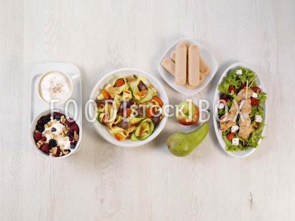 Salat mit Hähnchenspieße