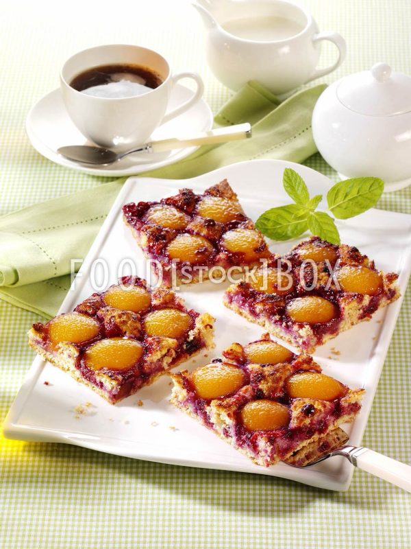 Preiselbeerkuchen mit Aprikosen