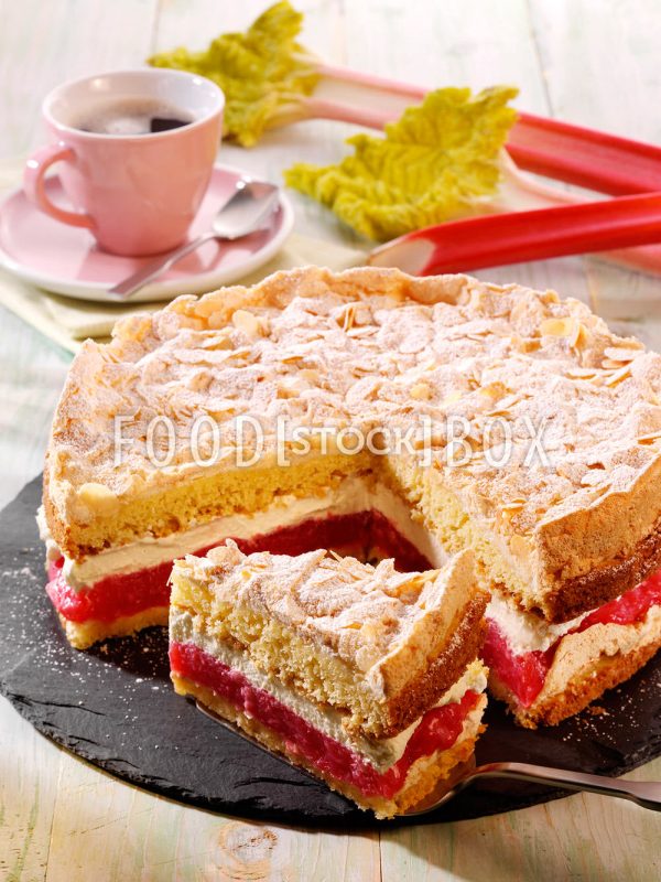 Rhabarber-Torte mit Vanillepudding