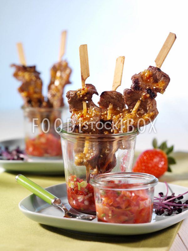 Roastbeef-Satè mit Beeren-Chutney