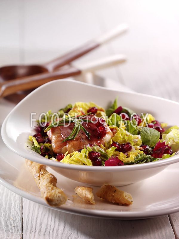Römersalat mit Granatapfelkernen