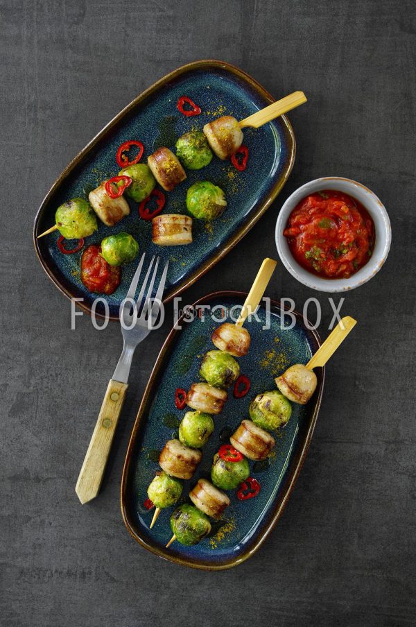Rosenkohl-Bratwurst-Spieße