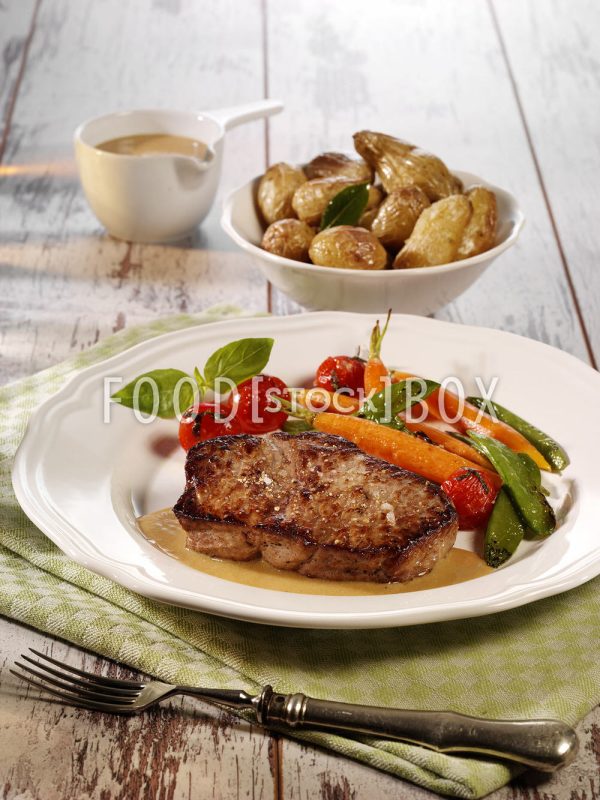 Rostbraten mit buntem Gemüse