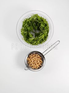 Rucolasalat mit Kichererbsen, Tomaten und Schweinefleisch   Step 2