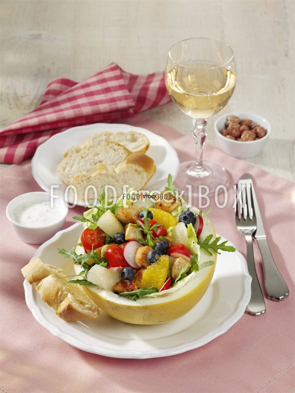 Rucolasalat in der Pomelo