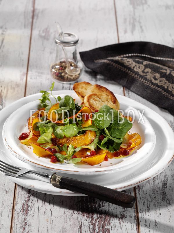 Salat mit gebratenem Kürbis