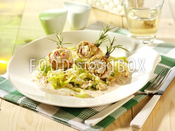 Putenröllchen mit Oliven-Serrano-Füllung