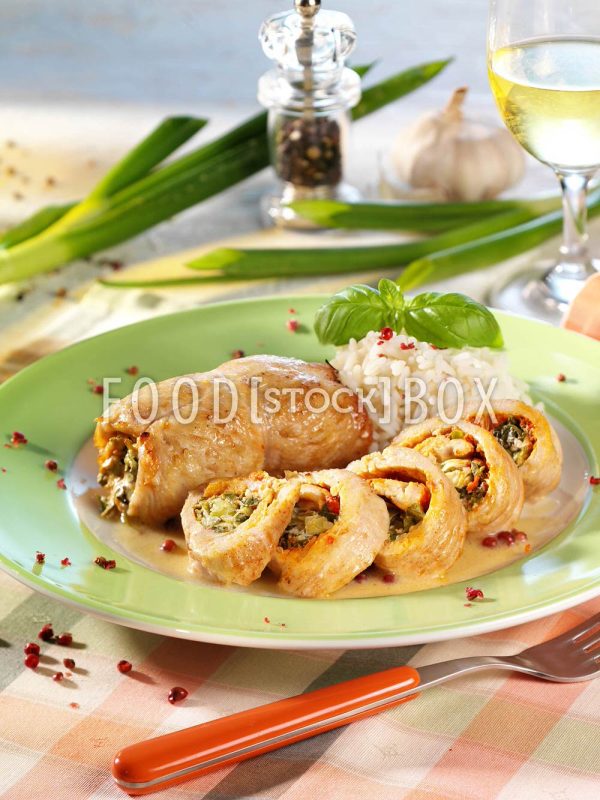 Putenroulade mit Rauke-Frischkäse-Füllung
