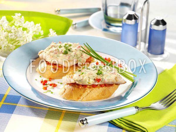 Putenschnitzelchen auf Baguette