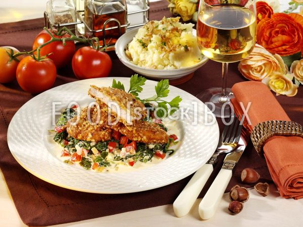 Putenschnitzel mit Nusskruste