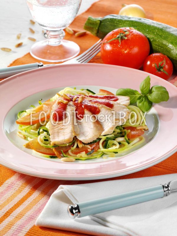 Putensteak auf Gemüse