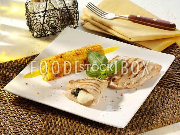 Gegrillte Putensteaks mit Maiskolben