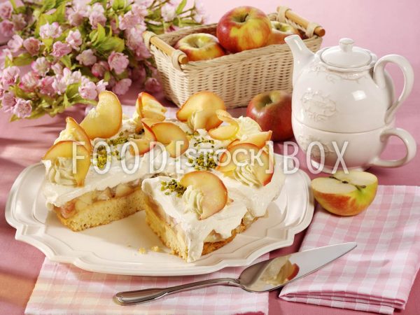 Quark-Sahne-Torte mit Öpfeln