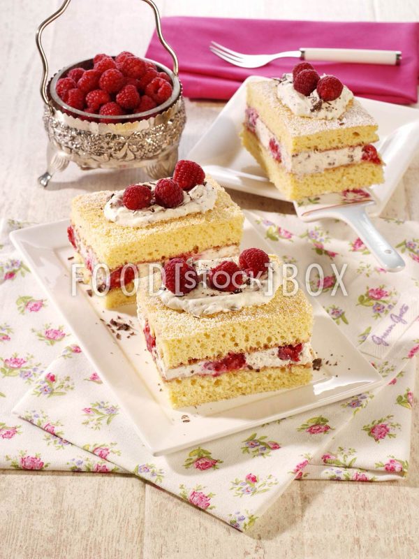 Quarkschnitten mit Himbeeren