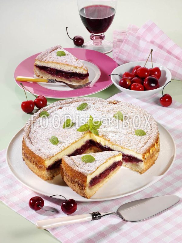 Rahmguss-Torte mit Nüssen