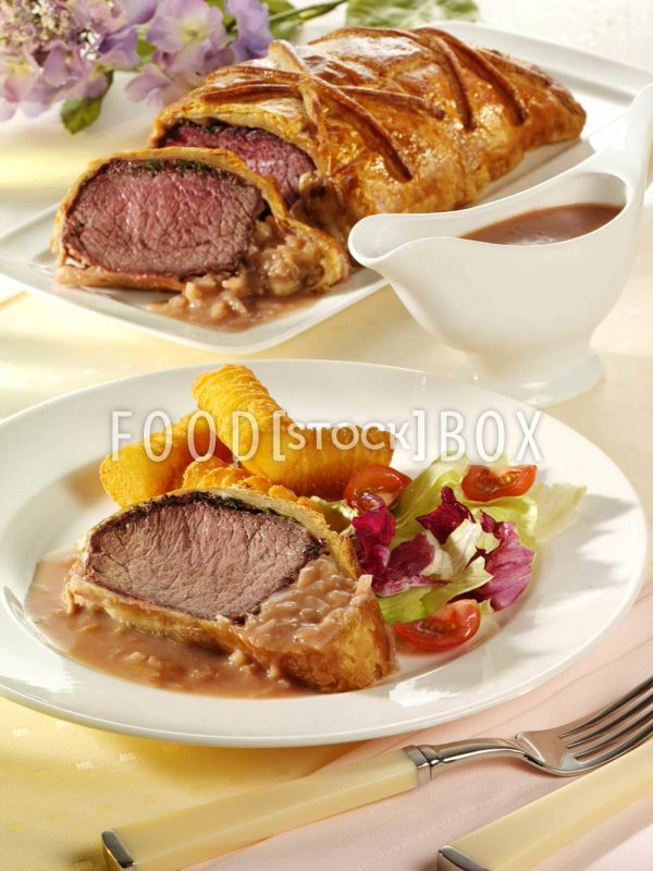 Rinderbraten im Kräuter-Blätterteigmantel mit Burgundersauce 2