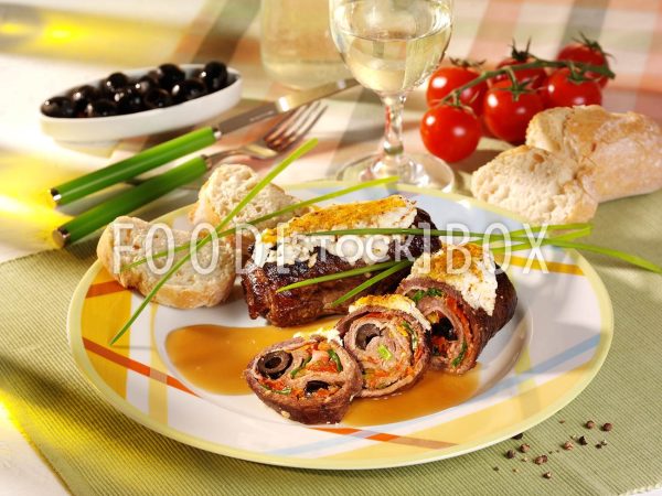 Überbackene Rinderroulade mit Tomaten-Oliven-Füllung