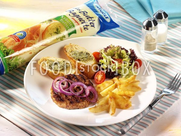 Rindshamburger mit grillierten Zwiebeln