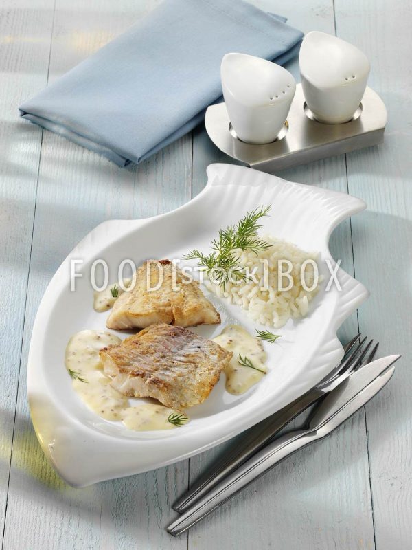Rotbarschfilet in Senfsauce mit Reis