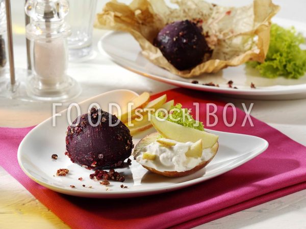 Rote Bete im Papier mit Apfel-Schmand