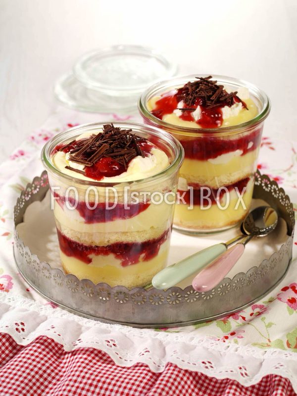 Rote-Grütze-Torte im Glas