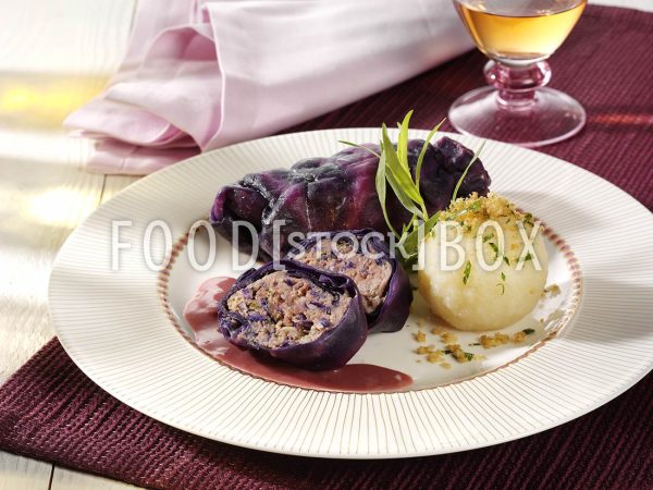Rotkohlroulade mit Hack-Füllung
