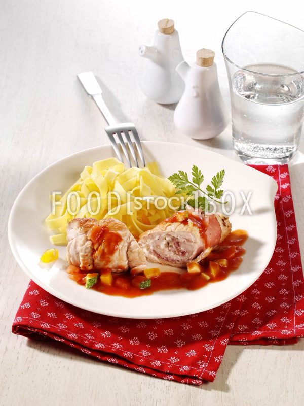 Roulade mit Frischkäsefüllung