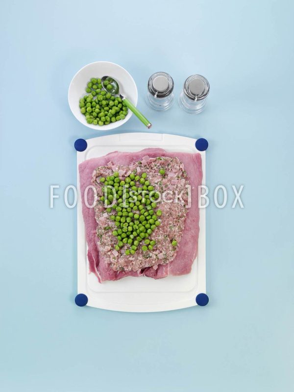 Roulade mit Kräuter-Erbsen-Füllung  Step 4