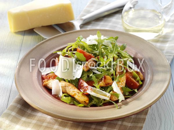 Salat mit Hähnchenbruststreifen