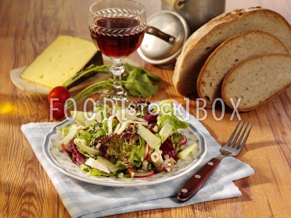 Salat mit Nuss-Vinaigrette 2