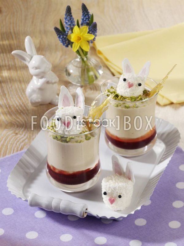 Preiswerter Schmandpudding mit Marshmallow-Hasen