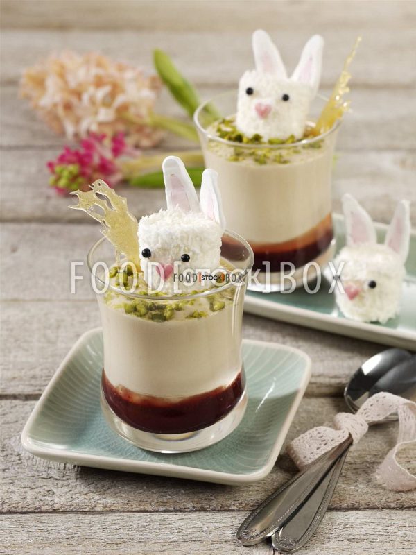 Schmandpudding mit Marshmallow-Hasen zu Ostern