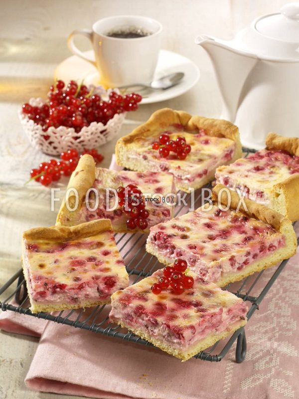 Schmandkuchen mit Johannisbeeren aus Niedersachsen
