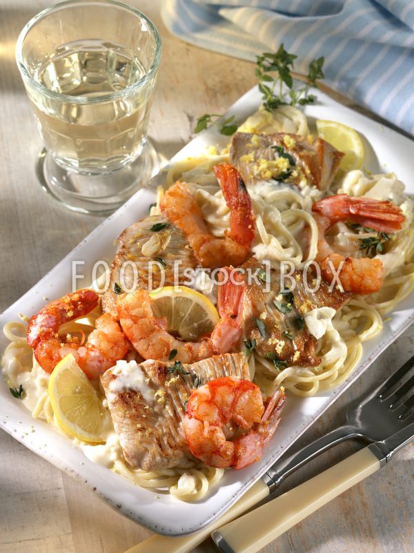Kleine Schnitzel mit Garnelen zu Zitronenspaghetti