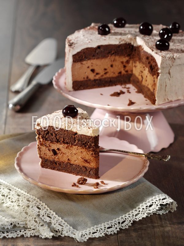 Schoko-Amarena-Torte mit Sahne
