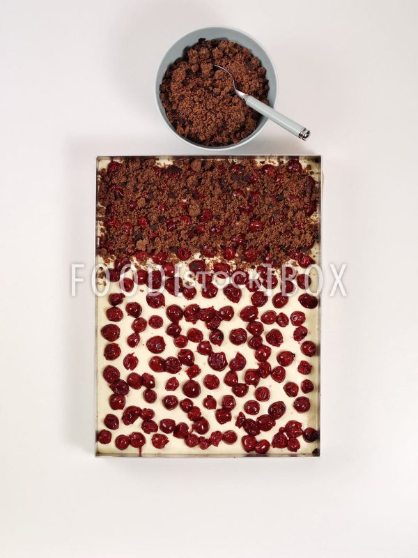 Schokoladen-Kirsch-Streuselkuchen   Step 6