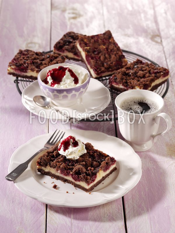 Schokoladen-Kirsch-Streuselkuchen