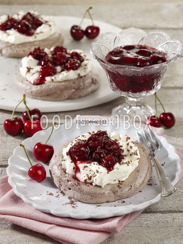 Schoko Pavlova mit Kirschkompott 2
