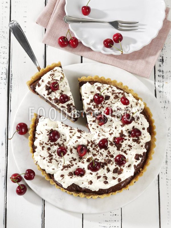 Schokoladen-Kirsch-Torte  mit Nusskeksen